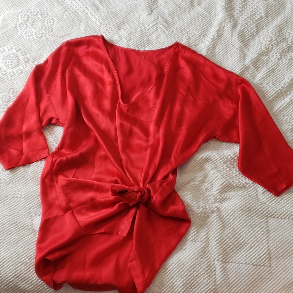 VINTAGE VS 100% Silk Red Night Shirt.